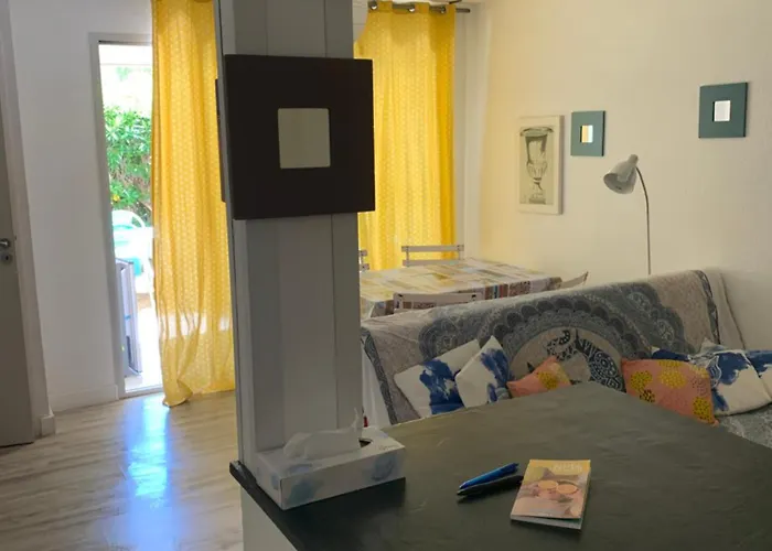 Rdj Avec Piscine Résidence Le Lavandor